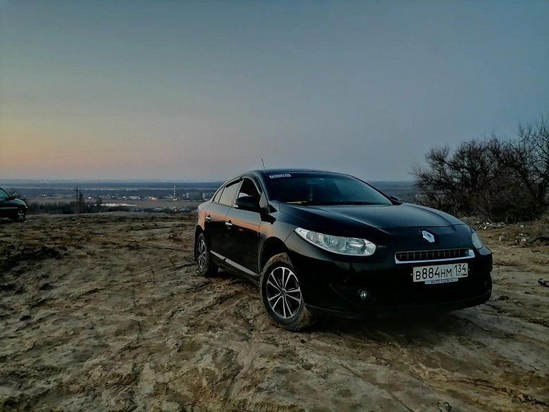 Рено Флюенс черный