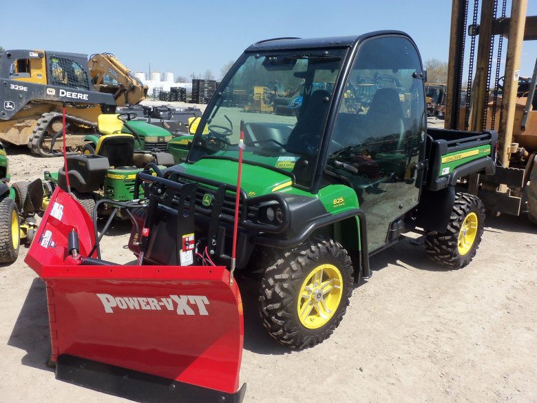 Мотовездеход John Deere Gator