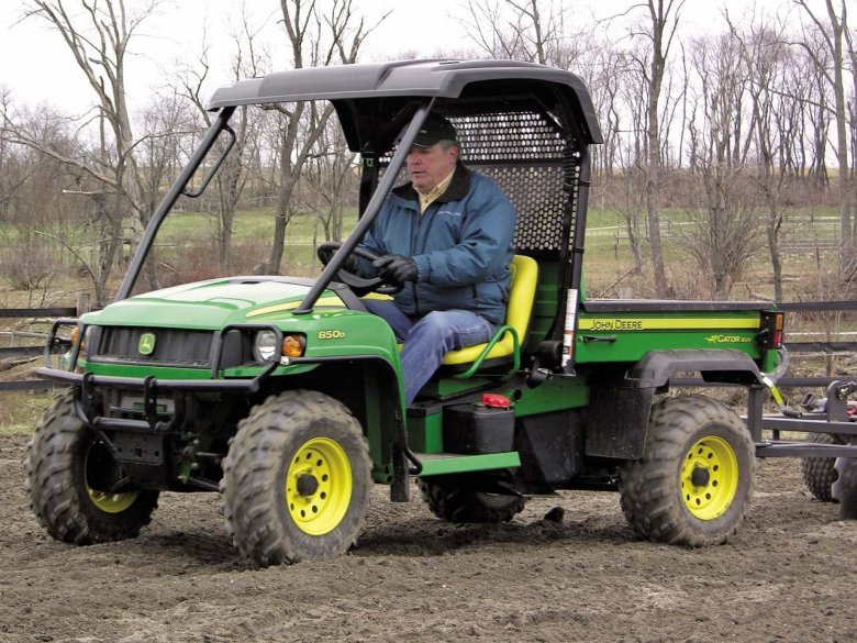 Мотовездеход John Deere Gator
