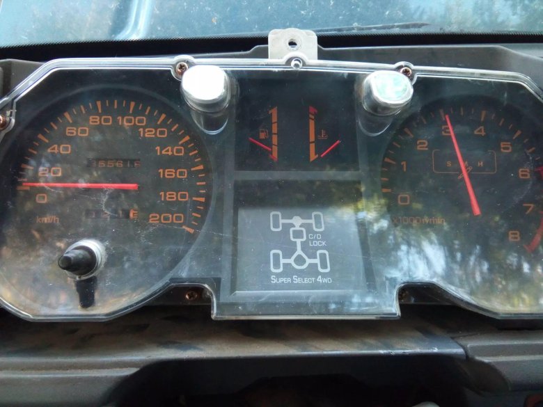 Панель Паджеро 2