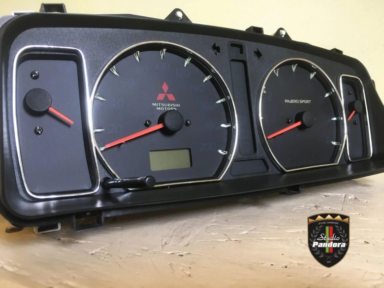 Приборная панель Паджеро спорт 1