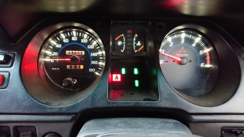 Приборная панель Pajero 2