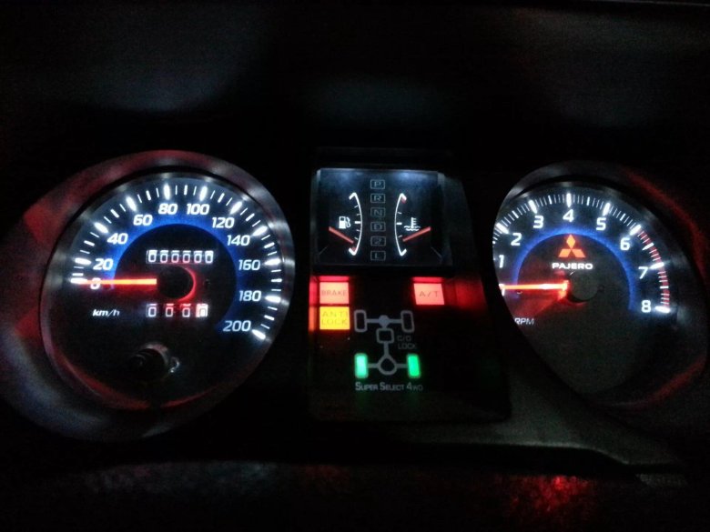 Панель приборов Митсубиси Паджеро