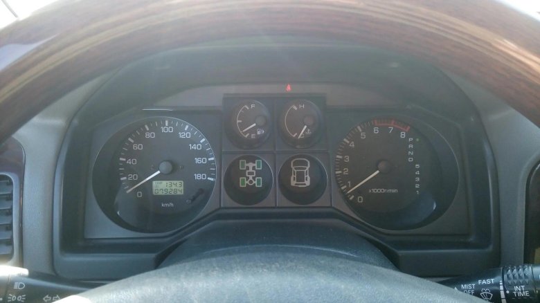 Mitsubishi Pajero 3 приборная панель