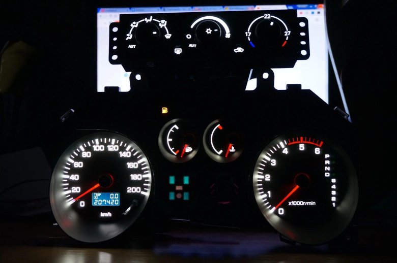 Mitsubishi Pajero 3 приборная панель