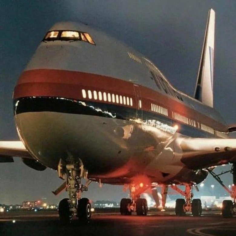 Боинг двухэтажный 747