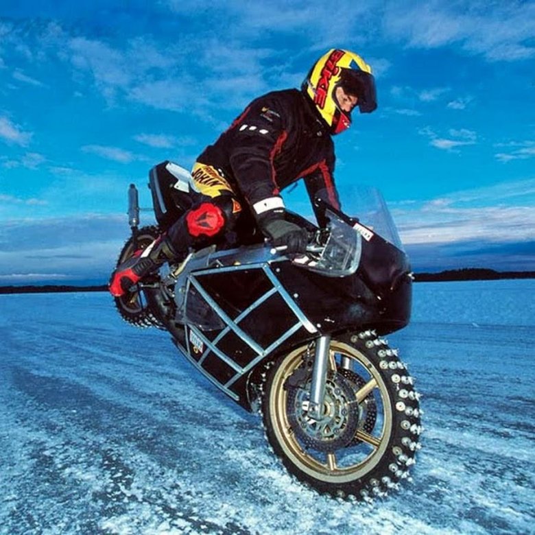 Зимние гонки на мотоциклах