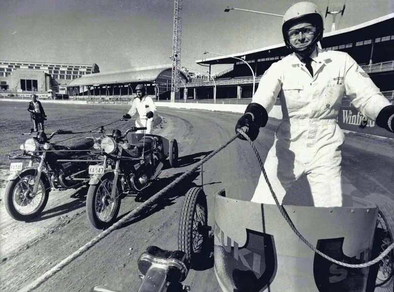 Колесница с мотоциклами