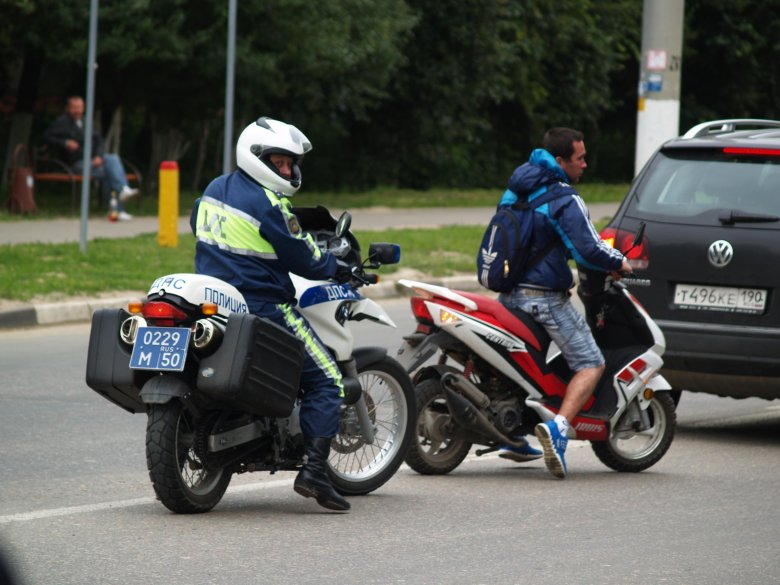 Езда на мопеде