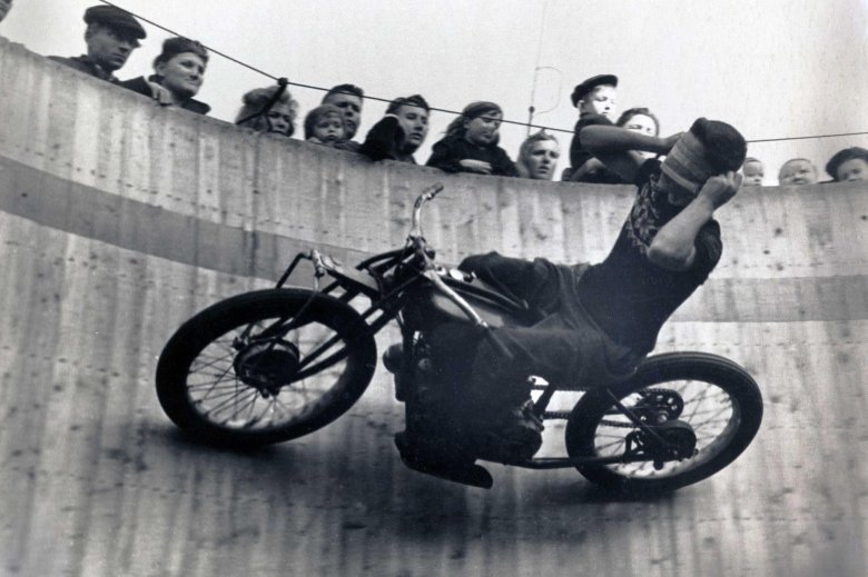 Мотогонки по вертикальной стене в СССР