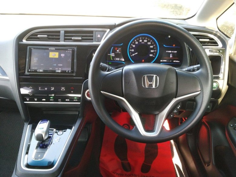 Honda Shuttle Hybrid 2016
