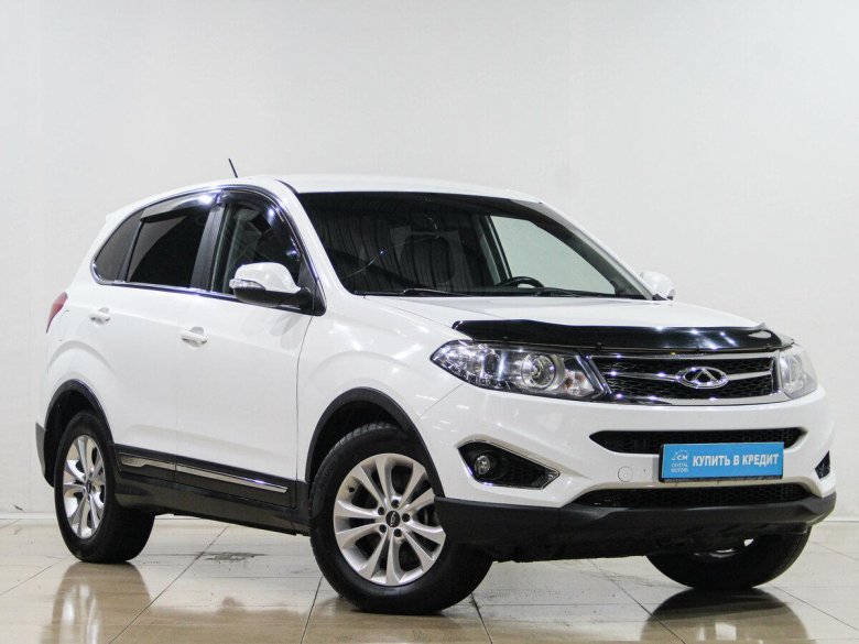 Машина белая Chery Tiggo 5