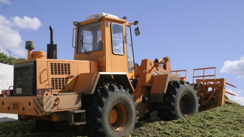 Погрузчик универсальный Амкодор 352с-02