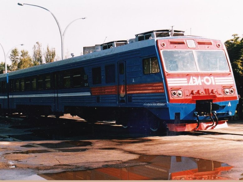 Дэл 01 дизель поезд