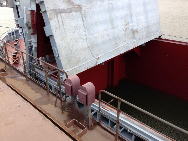 Аппарель откидная с гидроприводом