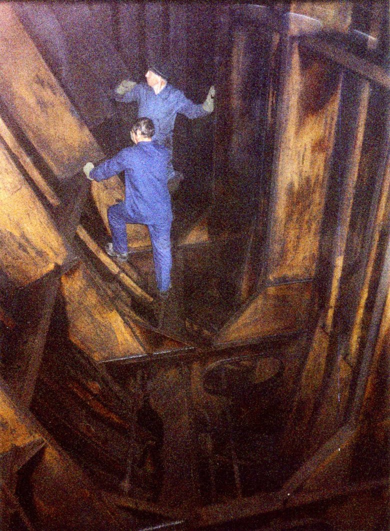 Трюм танкера нефтяного изнутри