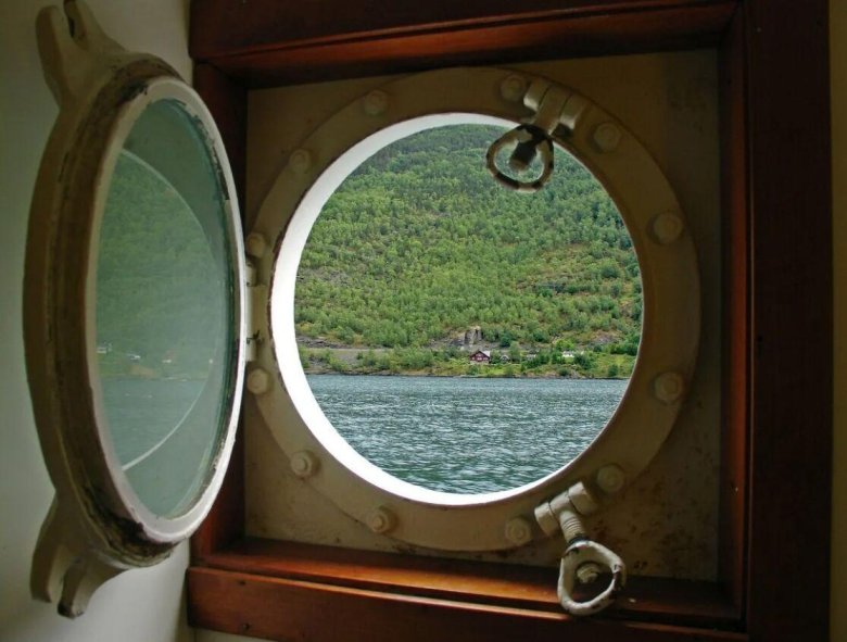 Иллюминатор подводной лодки " Садко"