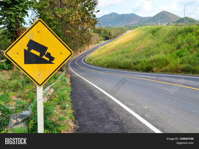 Знак холмы дорожный