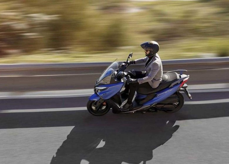 Макси скутер Kymco 300