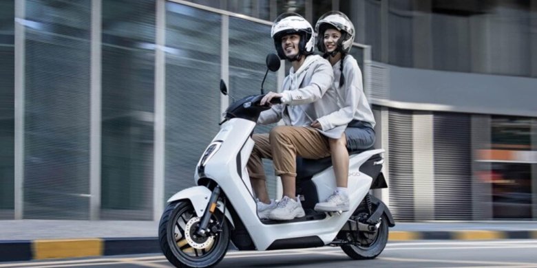 Японский электроскутер