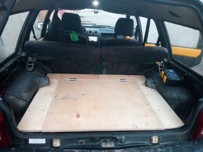 Внутри автомобиля