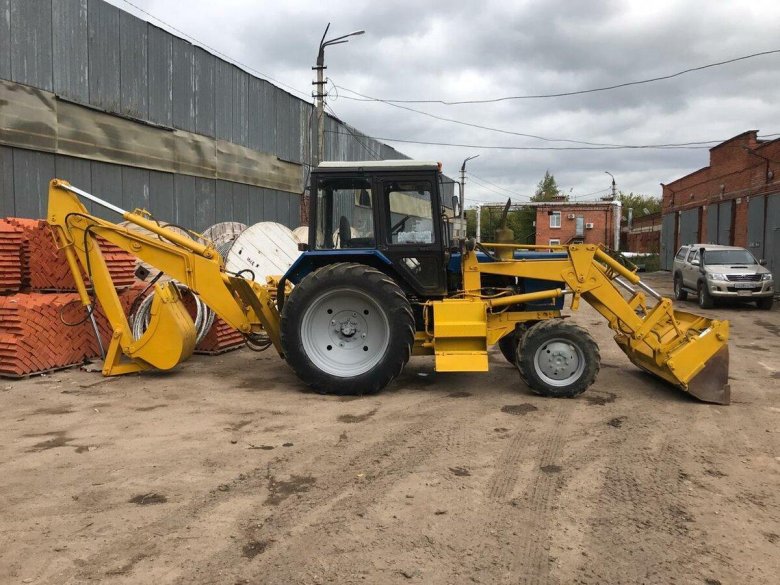 Экскаватор-погрузчик ЭО-2101