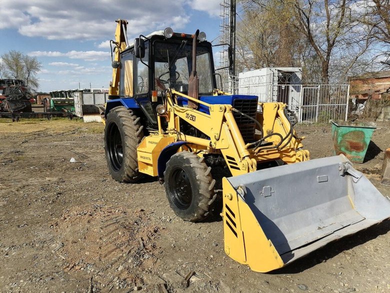 Экскаватор погрузчик интердон эо2101