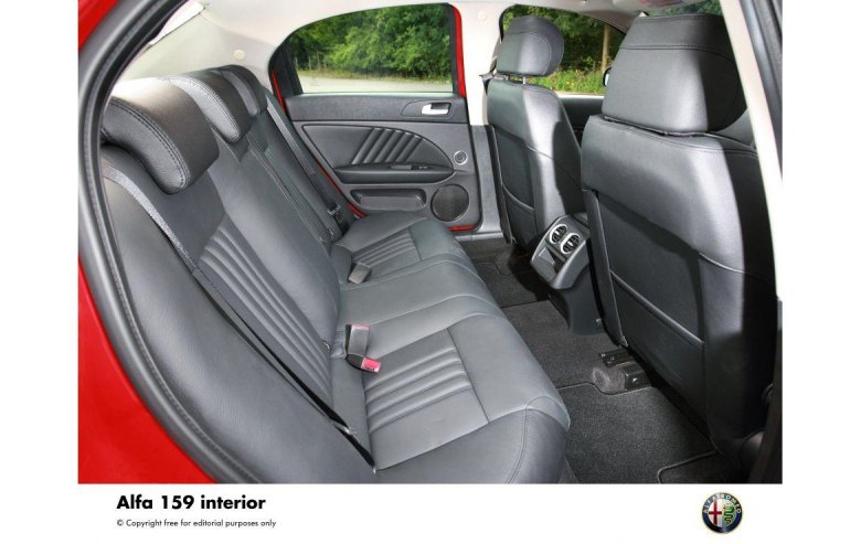 Альфа Ромео 159 салон