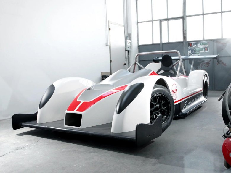 Четырехместный спорткар