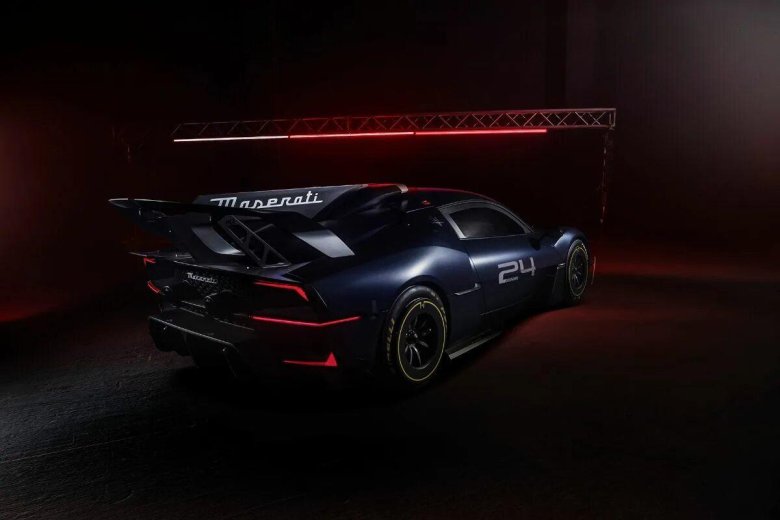 Мазерати 2024