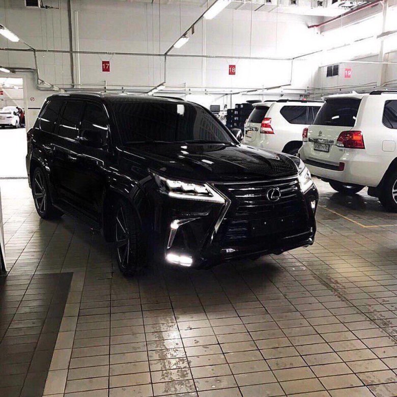 Lexus LX 570 черный