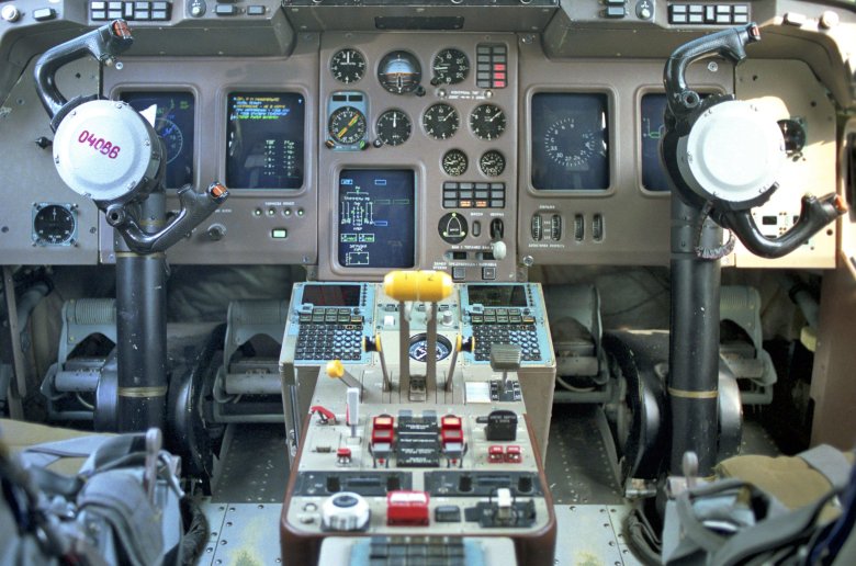 Ил 114 кабина