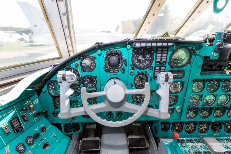 Ил-114-300 кабина