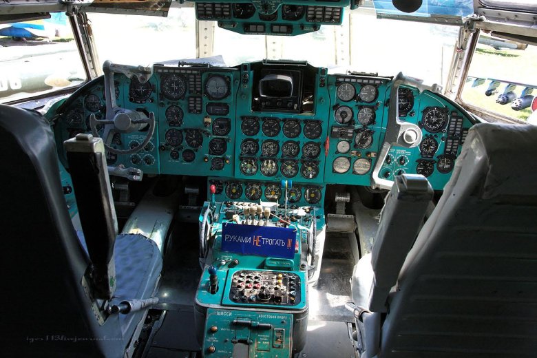 Ил-114 кабина