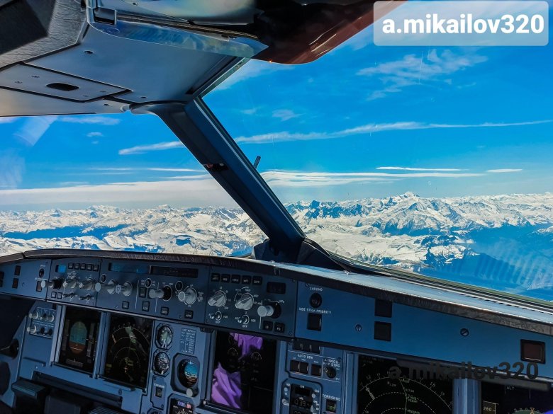 Ил-114-300 кабина пилотов