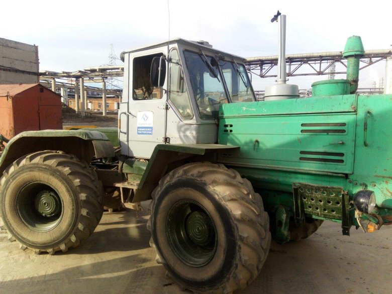 Зеленый ХТЗ Т-150к