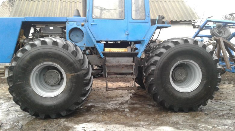 Трактор хтз