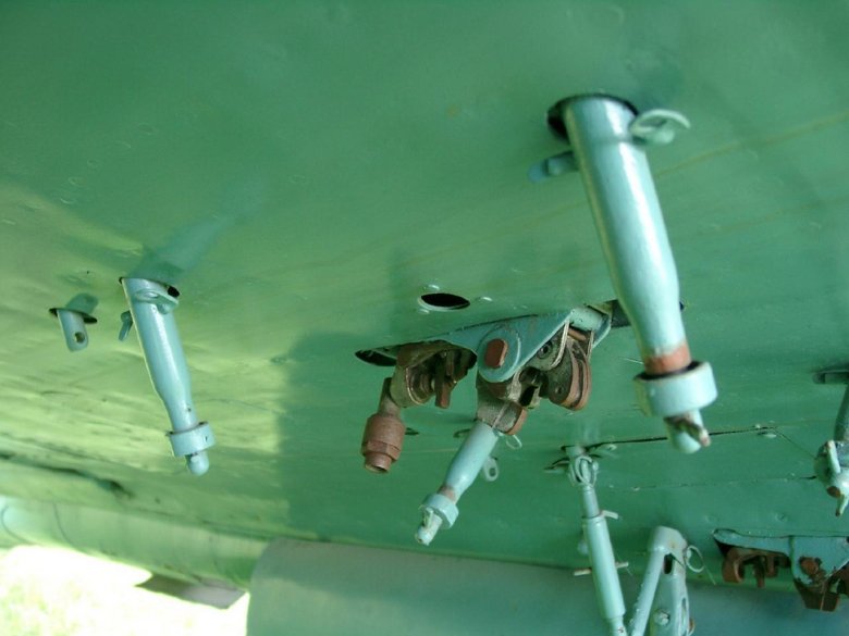 Пе-2 подвеска бомб Фаб-250