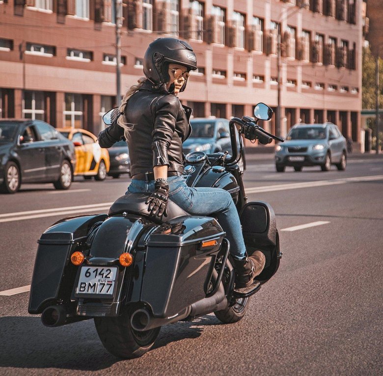 Мотоцикл Харлей брутальный из будущего арты