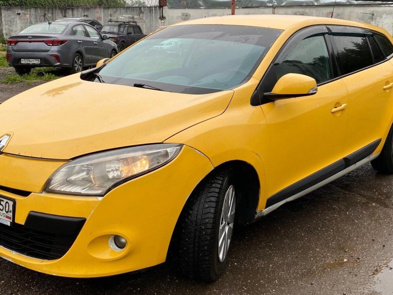 Желтый Рено 3х