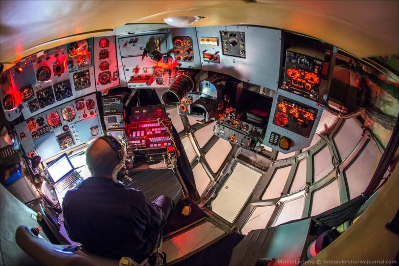 Ил-76 кабина штурмана
