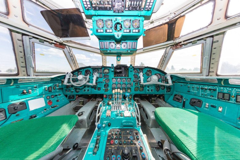Ил-62 кабина пилотов
