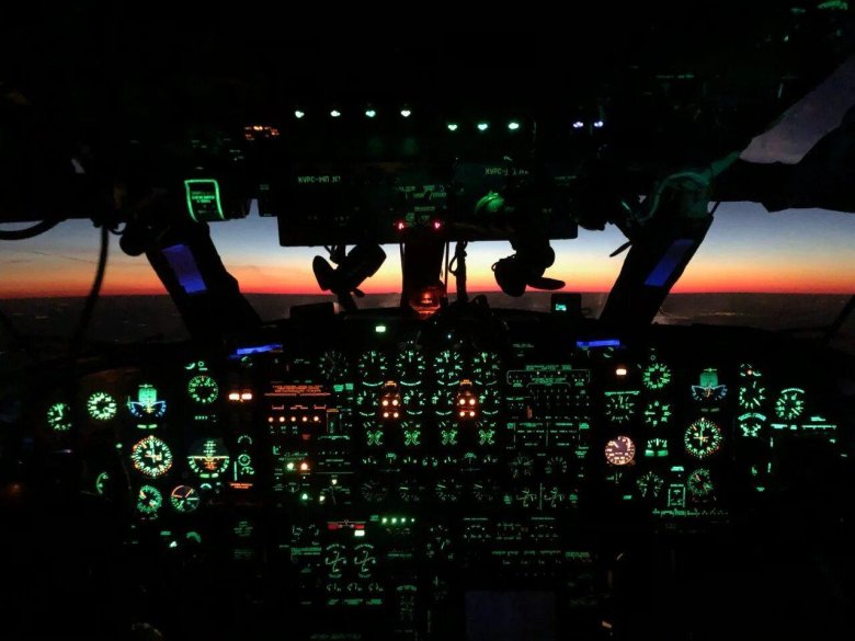 АН 12 кабина