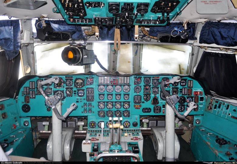 Ил 76 МД кабина пилотов