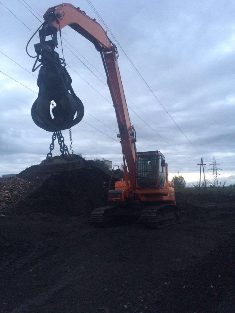 Перегружатель на колесном ходу с грейферным захватом на базе ЕК 12