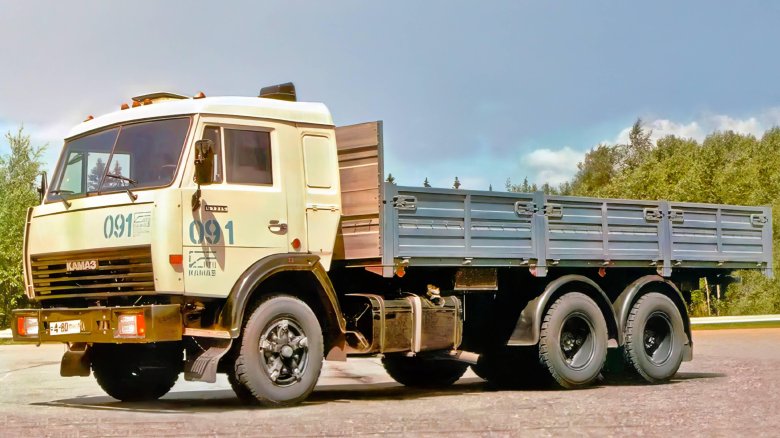 Грузовик КАМАЗ 53215