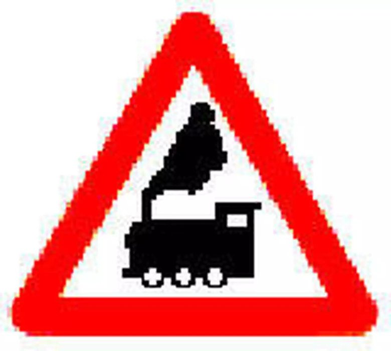 Дорожные знаки паровоз в Красном треугольнике