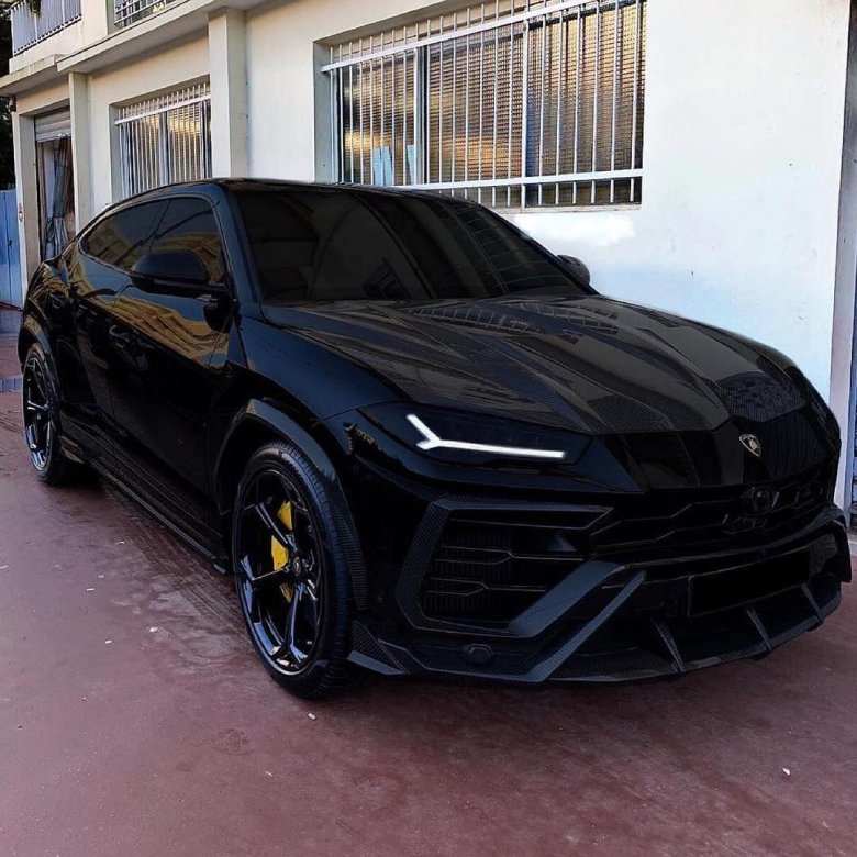 Lamborghini Urus черный
