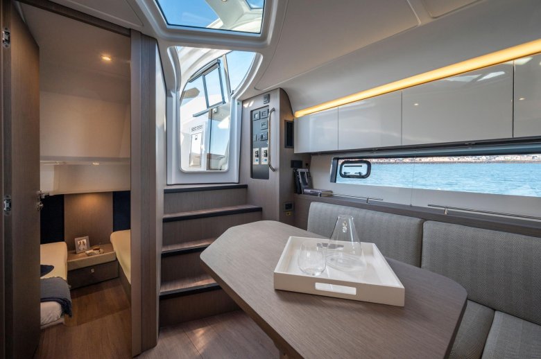Beneteau Grand Trawler 62