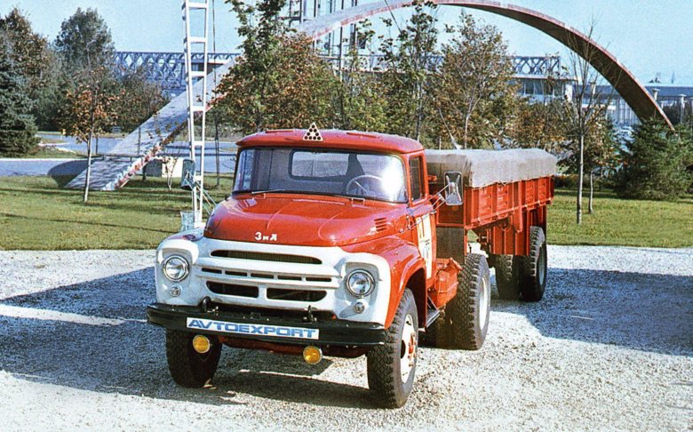 Грузовой седельный тягач ЗИЛ-130